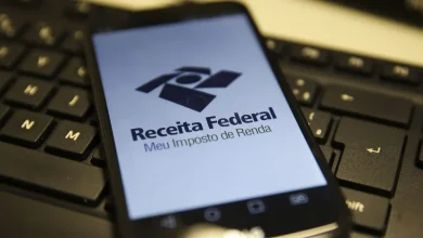 Alerta da Receita Federal sobre golpe de cobrança falsa 2 A Receita Federal alerta para um novo golpe que utiliza informações pessoais para enviar falsas cobranças. Não clique em links suspeitos, desconfie de mensagens com urgência e verifique apenas em canais oficiais.