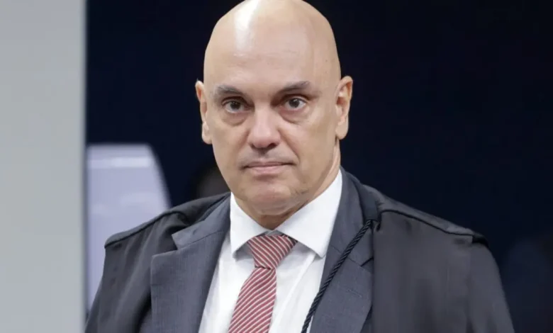 "OFAC remove nome de Alexandre de Moraes da lista de alvos de sanções econômicas EUA. Impacto da Lei Magnitsky questionado após medida inesperada."