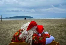 Em todo o litoral paulista, cidades se preparam para a temporada de Natal com atrações e eventos exclusivos, incluindo paradas e visitas à Casa do Papai Noel.