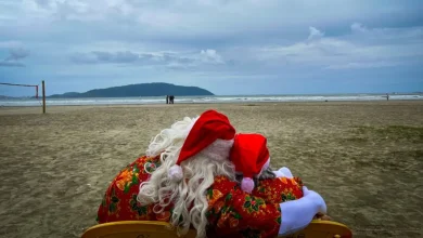 Em todo o litoral paulista, cidades se preparam para a temporada de Natal com atrações e eventos exclusivos, incluindo paradas e visitas à Casa do Papai Noel.