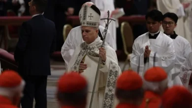 O Papa Leão XIV presidiu as Primeiras Vésperas e o Te Deum no Vaticano, marcando o fim do ano civil e o início de reflexões sobre os planos divinos e mundanos, lembrando o Papa Francisco e o Jubileu. Leia a análise completa da Folha de Paraguaçu.