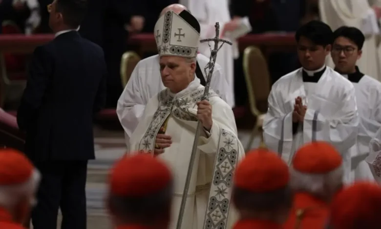 O Papa Leão XIV presidiu as Primeiras Vésperas e o Te Deum no Vaticano, marcando o fim do ano civil e o início de reflexões sobre os planos divinos e mundanos, lembrando o Papa Francisco e o Jubileu. Leia a análise completa da Folha de Paraguaçu.