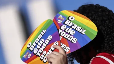Plano Nacional de Trabalho Digno 2 Plano Nacional de Trabalho Digno visa garantir acesso a trabalho seguro e livre de discriminação para LGBTQIA+ no Brasil, enfrentando preconceitos e promovendo igualdade de oportunidades.