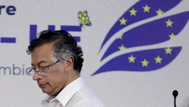 Governo da Colômbia declara emergência econômica por 30 dias após rejeição da reforma tributária, buscando arrecadar R$ 42 bilhões.