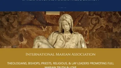 A Associação Mariana Internacional critica a nota "Mater Populi Fidelis" da Dicastério para a Doutrina da Fé, argumentando que peca pela falta de sinodalidade e omite ensinamentos papais sobre a mediação universal de Maria.