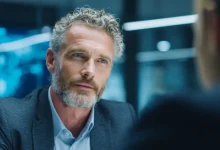 Descubra por que o storytelling estratégico é vital no ABM para TI. Conecte-se com líderes de tecnologia através de narrativas impactantes e dados reais.