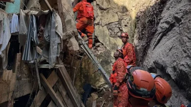 Casarão desabou no bairro do Catete, Rio de Janeiro, causando feridos e pânico. Bombeiros trabalharam incansavelmente para resgatar vítimas e garantir segurança.