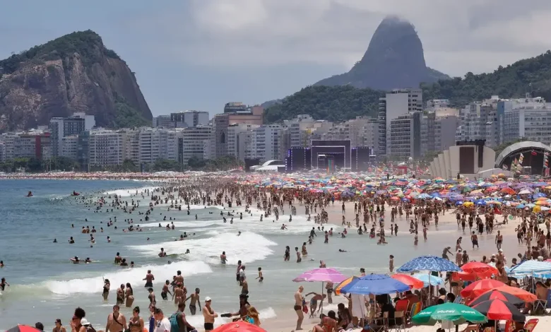 O Brasil alcança a marca histórica de 9 milhões de turistas internacionais em 2025, superando o recorde anterior.