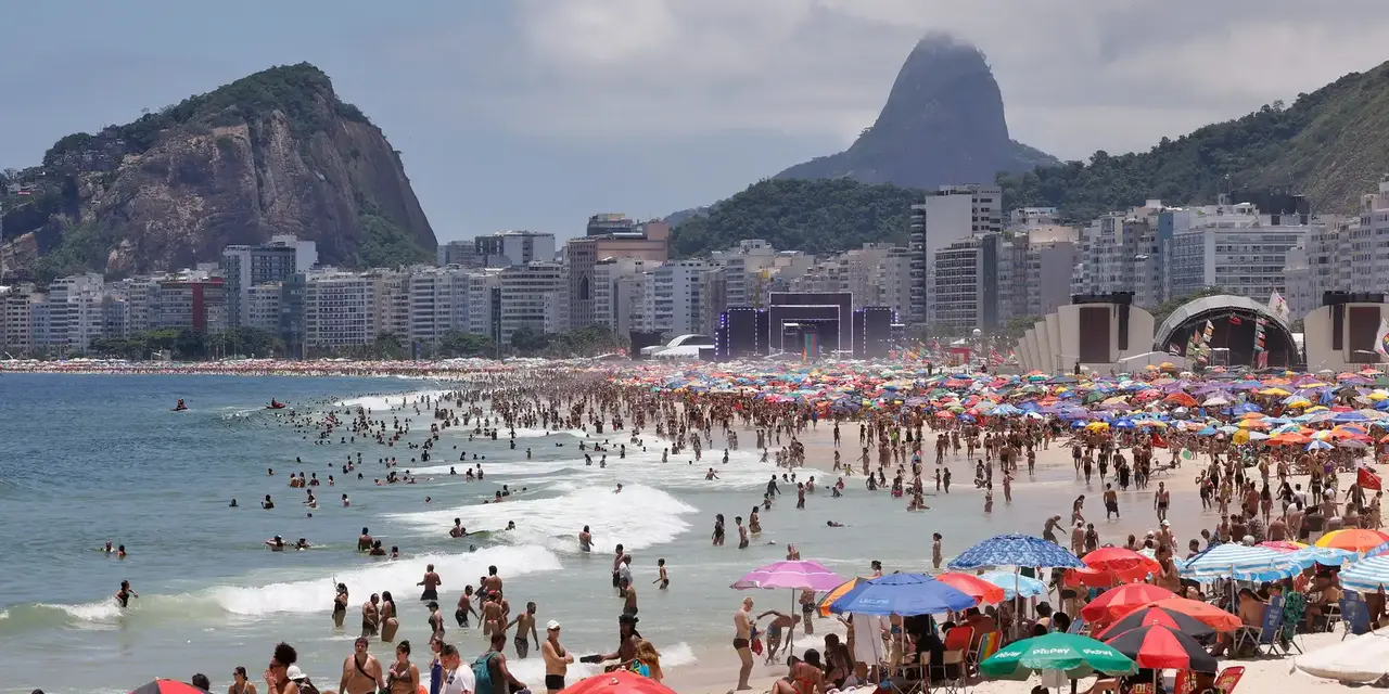O Brasil alcança a marca histórica de 9 milhões de turistas internacionais em 2025, superando o recorde anterior.