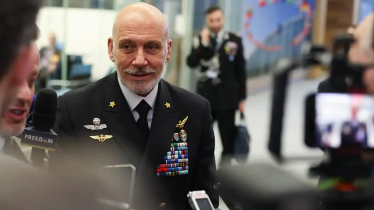 Declaração de almirante da Otan sobre ataque preventivo à Rússia provoca crise diplomática e escalada de tensões na região.