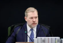 Ministro do STF convoca acareação sobre fraude na venda do Banco Master ao BRB, marcada para 30 de dezembro de 2025.