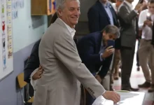 Eleição presidencial chilena: Jeannette Jara e José Antonio Kast competem em segundo turno, com Kast favorito nas pesquisas e Jara buscando se distanciar do governo de Gabriel Boric.