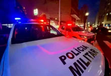 Polícia Militar de SP frustra tentativa de roubo em farmácia no Brooklin, recuperando R$ 41 mil em medicamentos e dinheiro.