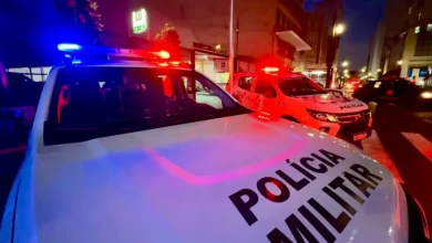 Polícia Militar de SP frustra tentativa de roubo em farmácia no Brooklin, recuperando R$ 41 mil em medicamentos e dinheiro.