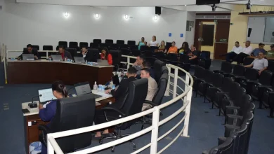 A Câmara de Paraguaçu Paulista inicia seu ano legislativo com a primeira Sessão Ordinária, debatendo requerimentos, indicações e homenageando talentos locais.