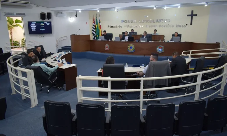 Em sessão extraordinária, a Câmara de Vereadores de Paraguaçu Paulista aprovou crédito especial de R$ 12,2 milhões para Saúde e Urbanismo. Entenda o impacto na cidade!