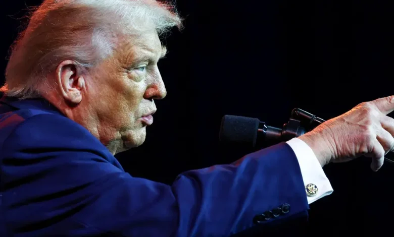 "Presidente dos EUA, Donald Trump, anuncia que Venezuela entregará 30-50 milhões de barris de petróleo ao país, com o dinheiro gerado sob seu controle direto."