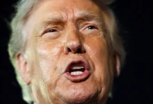 O presidente dos EUA, Donald Trump, critica a programação do Super Bowl, acusando Bad Bunny e Green Day de "semearem ódio", gerando controvérsia sobre política e arte.