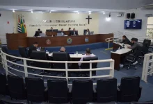 A Folha de Paraguaçu detalha a aprovação do reajuste salarial para servidores municipais. Saiba os percentuais e o impacto da medida na cidade.