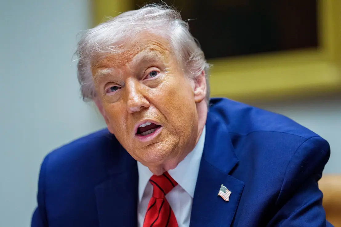 Donald Trump e a morte de uma mulher por agente do ICE 14 Donald Trump evita tomar posição sobre morte de mulher por agente do ICE, gerando expectativa sobre consequências de tal atitude e medidas de prevenção futuras.