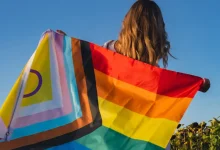 Relatório do Grupo Gay da Bahia revela alarmante número de assassinatos de LGBT+ no Brasil, com 257 vítimas em 2025, uma pessoa a cada 34 horas.