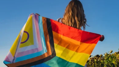 Relatório do Grupo Gay da Bahia revela alarmante número de assassinatos de LGBT+ no Brasil, com 257 vítimas em 2025, uma pessoa a cada 34 horas.