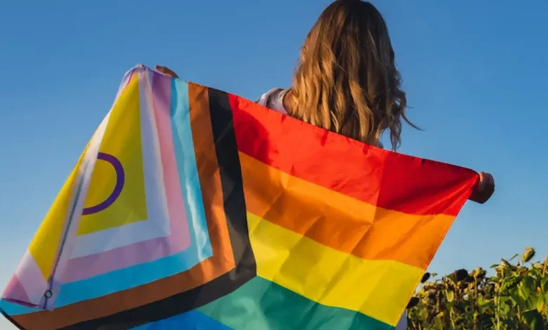 Relatório do Grupo Gay da Bahia revela alarmante número de assassinatos de LGBT+ no Brasil, com 257 vítimas em 2025, uma pessoa a cada 34 horas.