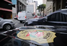 Polícia Civil realiza operação bem-sucedida, libertando vítima de sequestro e recuperando caminhão roubado na Grande São Paulo, com ação incansável contra o crime e proteção à comunidade.