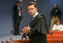 Pedido de prisão preventiva contra Lulinha, filho do presidente Lula, é analisado pelo STF por suspeita de fraude no INSS, com risco de fuga e aplicação da lei penal.