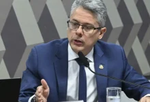 Senador Alessandro Vieira acusa ministros do STF de tentar constranger órgãos federais de controle e fiscalização, como PF e Receita.