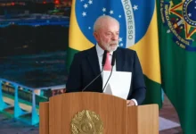 Folha de Paraguaçu detalha a Medida Provisória que altera o cálculo do piso salarial do magistério. Saiba como o reajuste afeta professores, estados e municípios, e as reações à nova regra.