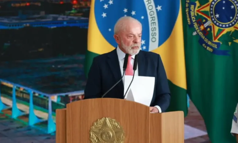 Folha de Paraguaçu detalha a Medida Provisória que altera o cálculo do piso salarial do magistério. Saiba como o reajuste afeta professores, estados e municípios, e as reações à nova regra.