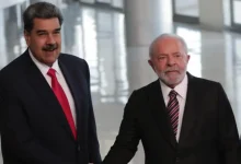 Reação da esquerda brasileira à captura do ditador venezuelano Nicolás Maduro pelos EUA sob comando de Donald Trump. Liderados por Lula, políticos e intelectuais acusam ação de imperialismo e defendem soberania da Venezuela.