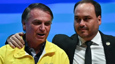 Carlos Bolsonaro defende união da direita brasileira, afirmando que sem coesão não haverá mudanças políticas.