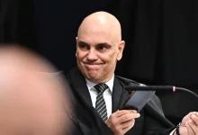 O Supremo Tribunal Federal estabeleceu critérios para visitas do ex-presidente Jair Bolsonaro em regime fechado, autorizando entrada de familiares em condições específicas.