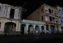 Cuba enfrenta um apagão generalizado nesta quarta, com 62% do país sem energia. A Folha de Paraguaçu analisa a crise energética e seus impactos.