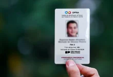 Estado de São Paulo emite carteiras de identificação para mais de 130 mil pessoas com Transtorno do Espectro Autista, promovendo inclusão e acessibilidade em serviços e espaços públicos e privados.