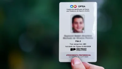 Estado de São Paulo Emite Carteiras de Identificação para Pessoas com Transtorno do Espectro Autista 4 Estado de São Paulo emite carteiras de identificação para mais de 130 mil pessoas com Transtorno do Espectro Autista, promovendo inclusão e acessibilidade em serviços e espaços públicos e privados.