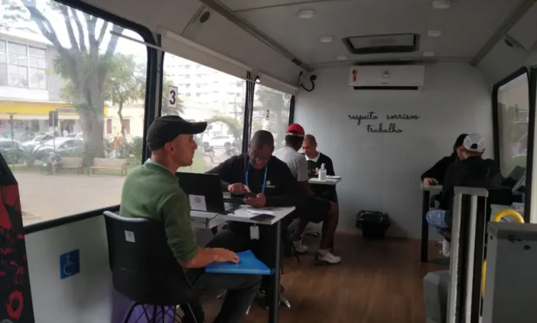 Serviços gratuitos do Cidadania Itinerante chegam a seis cidades do estado de São Paulo, oferecendo atendimento eficiente e rápido.