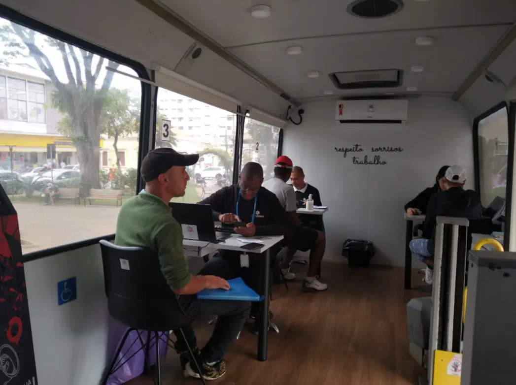 Serviços gratuitos do Cidadania Itinerante chegam a seis cidades do estado de São Paulo, oferecendo atendimento eficiente e rápido.