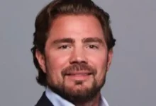 Polícia Federal investiga suposta campanha de influenciadores para difamar Banco Central e reverter liquidação do Banco Master, envolvendo Daniel Vorcaro e contratos de até R$ 2 milhões.