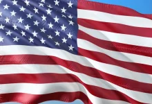 As eleições nos EUA têm impacto significativo não apenas para o país, mas também para o Brasil e a economia global, afetando política externa, comércio e economia.