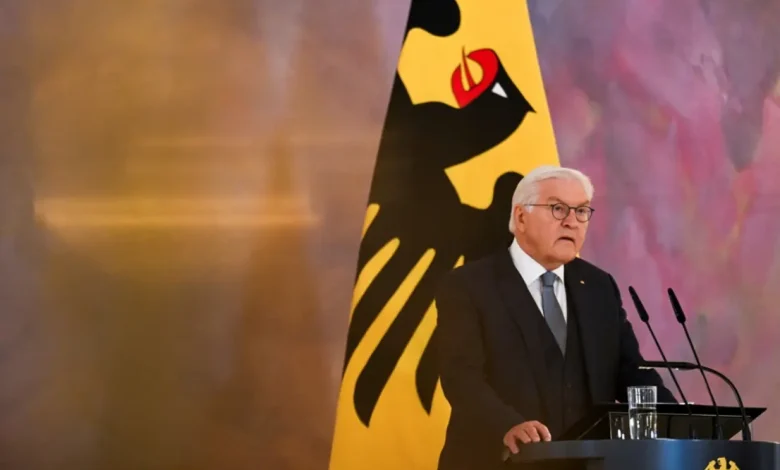 O presidente da Alemanha, Frank-Walter Steinmeier, critica duramente a política externa dos EUA, especialmente em relação à Venezuela, e defende a cooperação internacional.