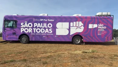 Ônibus SP Por Todas percorre o litoral paulista, oferecendo orientação e apoio às vítimas de violência, promovendo segurança e igualdade de gênero durante a temporada de verão.