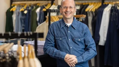 Karsten Koehler assume cargo de Country Manager da Levi's no Brasil. Com experiência em varejo e gestão de marcas, ele é visto como ideal para liderar a filial brasileira da empresa.
