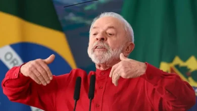 Lula critica ação dos EUA na Venezuela após captura de Maduro, defendendo soberania e lei internacional. Saiba a posição do Brasil sobre o futuro democrático do continente e o apoio a refugiados.