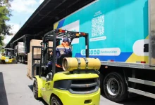 Defesa Civil e Fundo Social trabalham em conjunto para atender às necessidades das famílias afetadas pelas fortes chuvas em Suzano e Poá, retirando materiais de ajuda humanitária.