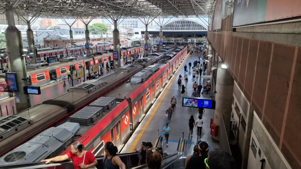 O Governo de São Paulo investe R$ 28,5 bilhões em projetos ferroviários, melhorando a eficiência e a capacidade de transporte de mercadorias e passageiros.