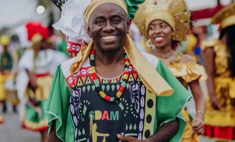 "Africanidade vibrante nos Blocos Afros do Maranhão, homenagem à estética africana em Carnaval de São Luís, com tambores, música, vestuário e tradições.