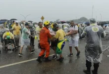 Manifestantes da Caminhada da Liberdade são afetados por um raio em Brasília, com cerca de 30 pessoas socorridas, incluindo 10 em estado grave.
